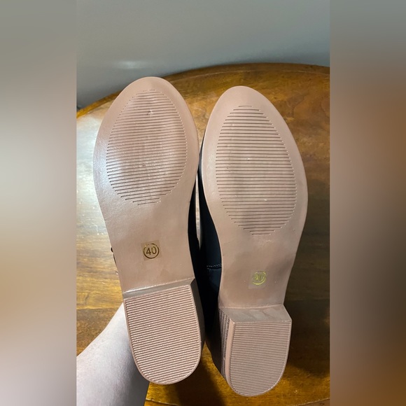 Rosy Black around-Toe Ankle Boots - Picture 5 of 8